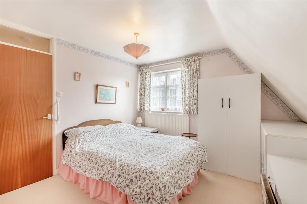 Lot: 91 - PERIOD COTTAGE FOR IMPROVEMENT - Bedroom one